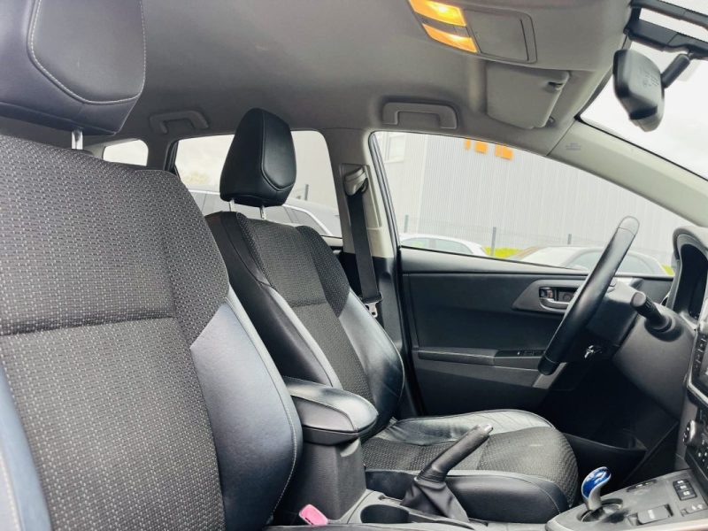 TOYOTA AURIS 1.8 HYBRID 136h DYNAMIC BUSINESS