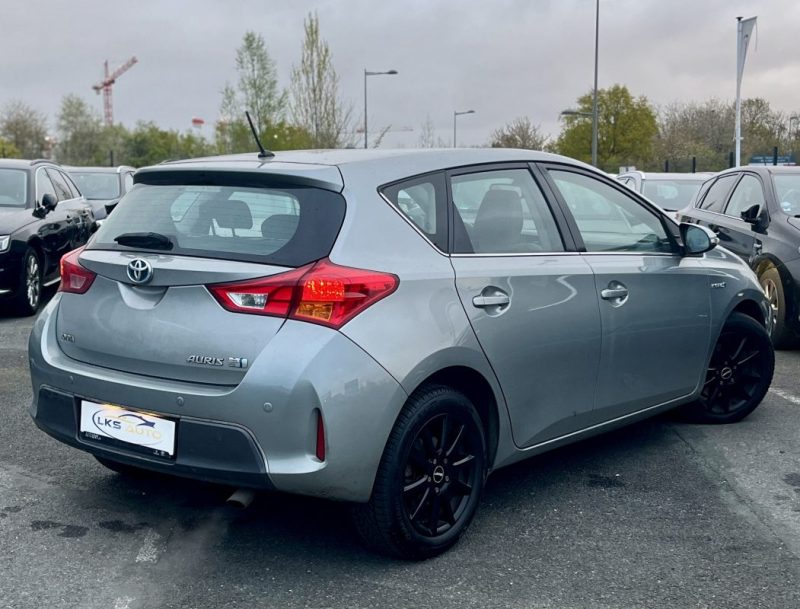 TOYOTA AURIS 1.8 HYBRID 136h DYNAMIC BUSINESS