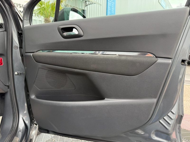 PEUGEOT 3008 1.6 HDI  109CV 