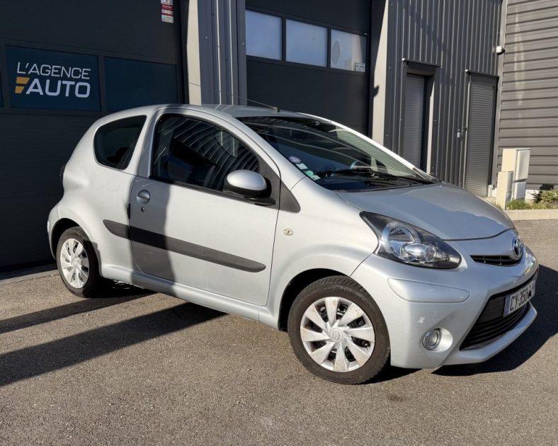 TOYOTA AYGO 1.0 VVT-i Dynamic - ENTRETIEN COMPLET - FAIBLE KILOMETRAGE - Économique
