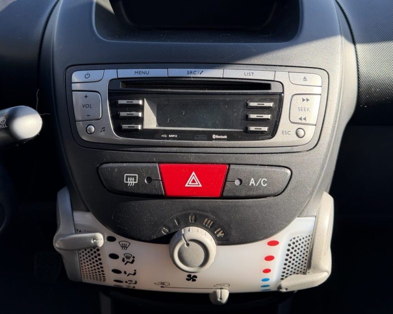 TOYOTA AYGO 1.0 VVT-i Dynamic - ENTRETIEN COMPLET - FAIBLE KILOMETRAGE - Économique