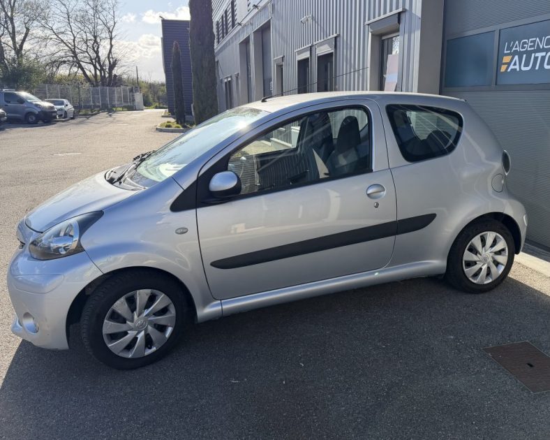 TOYOTA AYGO 1.0 VVT-i Dynamic - ENTRETIEN COMPLET - FAIBLE KILOMETRAGE - Économique