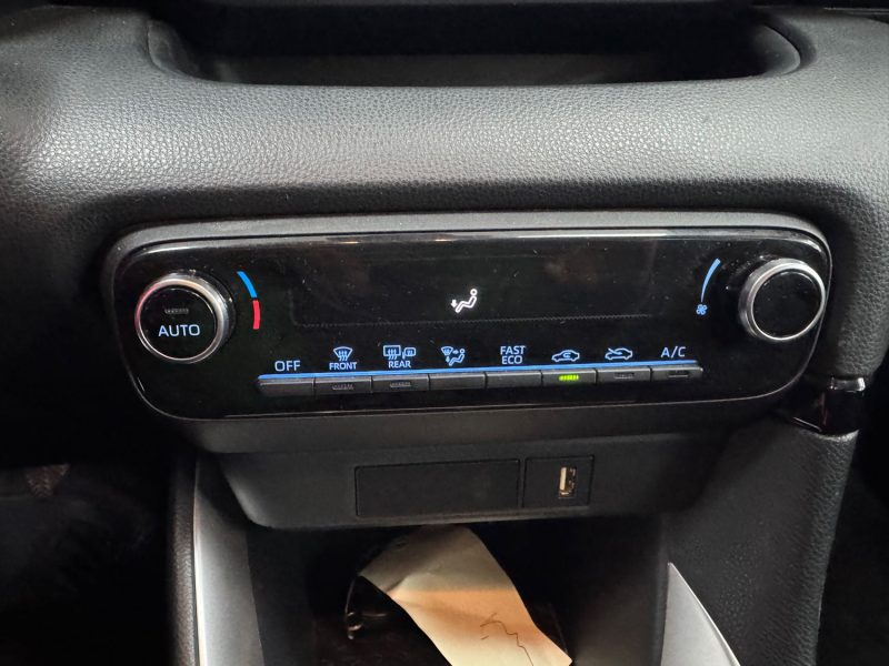 TOYOTA YARIS 4 BERLINE 116cv DYNAMIC BUSINESS/1 ERE MAIN/TVA RECUPERABLE