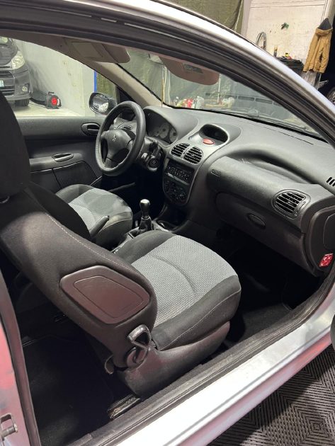 PEUGEOT 206 XR PRESENCE 1.4i 75ch 2003