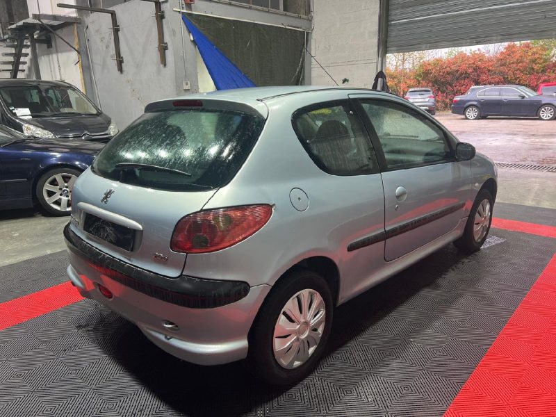 PEUGEOT 206 XR PRESENCE 1.4i 75ch 2003