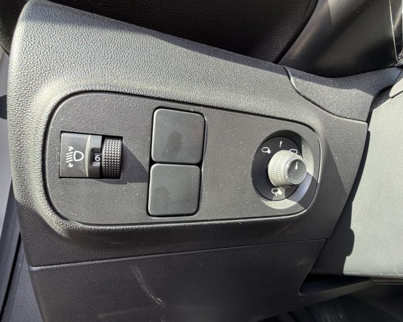 CITROËN C3 110ch Feel Pack – DISTRIBUTION NEUVE – Sable/Emeraude - BVM5