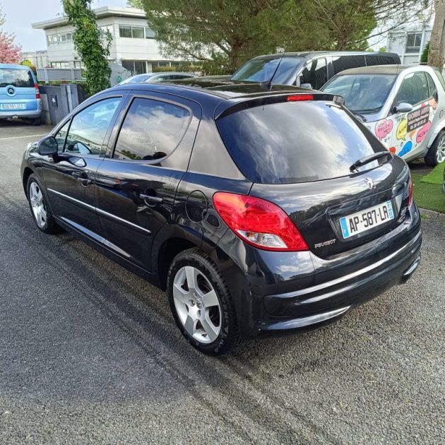 PEUGEOT 207 1.6 HDI 90 CH FELINE 