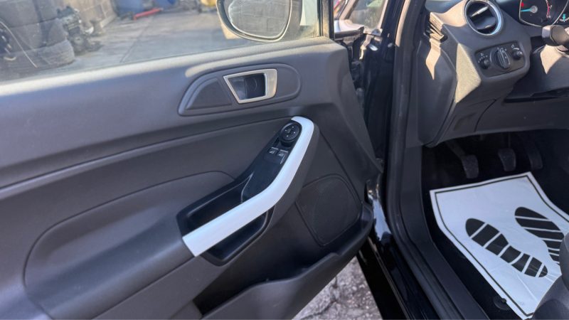 FORD FIESTA 1.0 ECOBOOST 100CH STOP&START TITANIUM 3P 2015