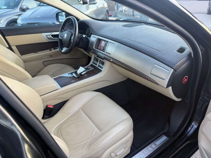 JAGUAR XF 2.2 D 200CH LUXE GARANTIE