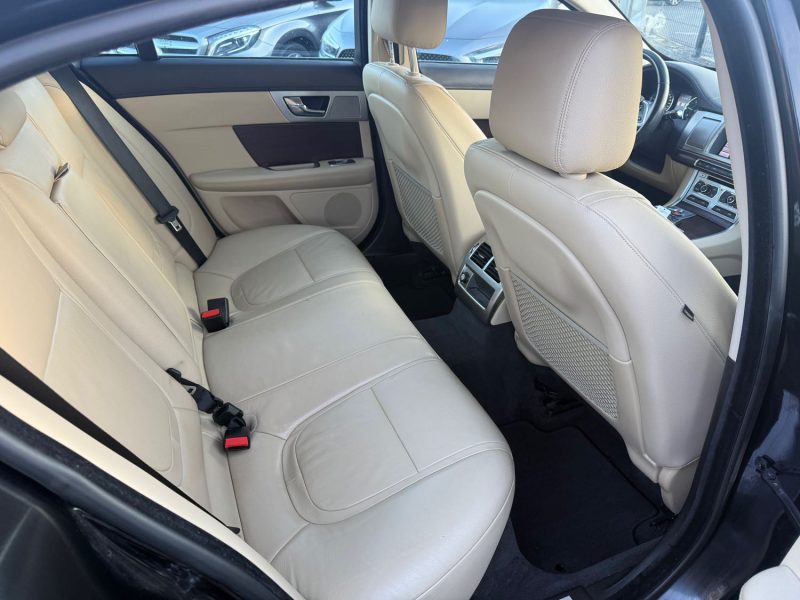 JAGUAR XF 2.2 D 200CH LUXE GARANTIE