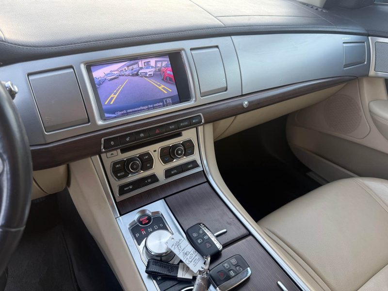 JAGUAR XF 2.2 D 200CH LUXE GARANTIE