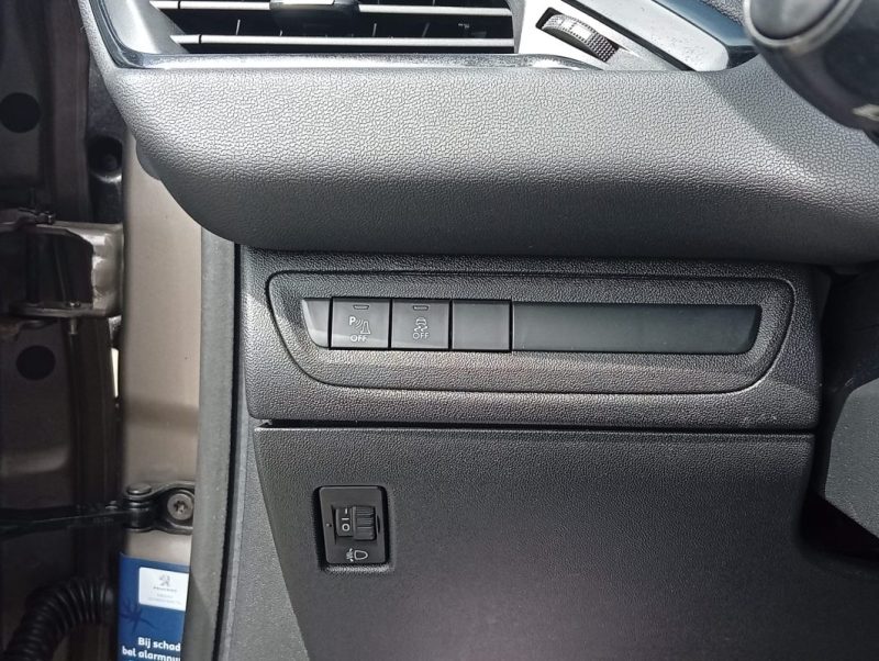 PEUGEOT 208 VTI  ACTIVE 82 CH