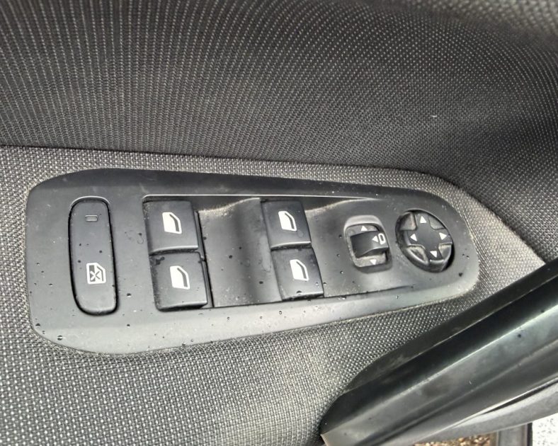 Peugeot 308 Allure - 131ch – DISTRIBUTION NEUVE - ATTELAGE - Garantie Constructeur - Très bon état