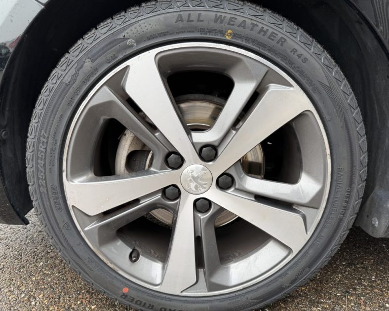 Peugeot 308 Allure - 131ch – DISTRIBUTION NEUVE - ATTELAGE - Garantie Constructeur - Très bon état