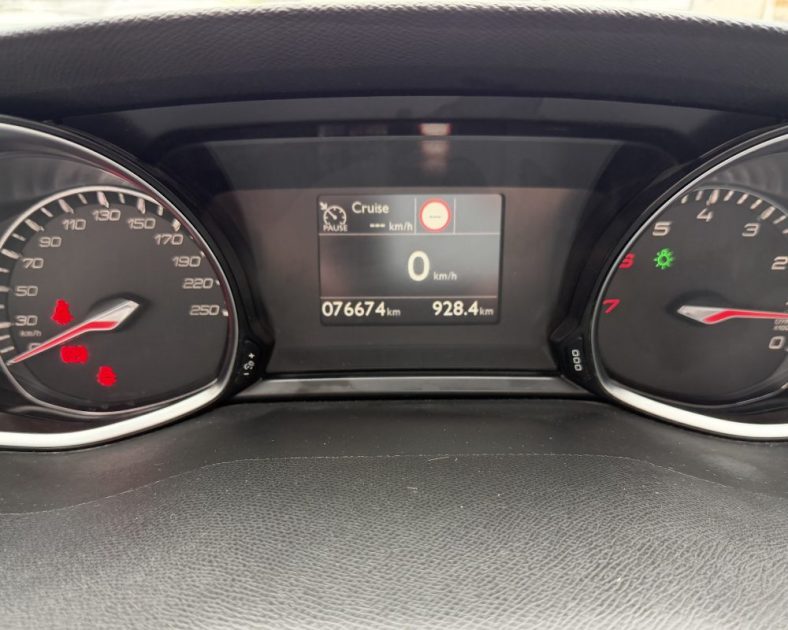 Peugeot 308 Allure - 131ch – DISTRIBUTION NEUVE - ATTELAGE - Garantie Constructeur - Très bon état