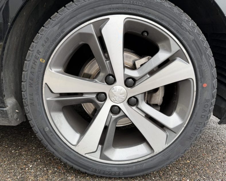 Peugeot 308 Allure - 131ch – DISTRIBUTION NEUVE - ATTELAGE - Garantie Constructeur - Très bon état