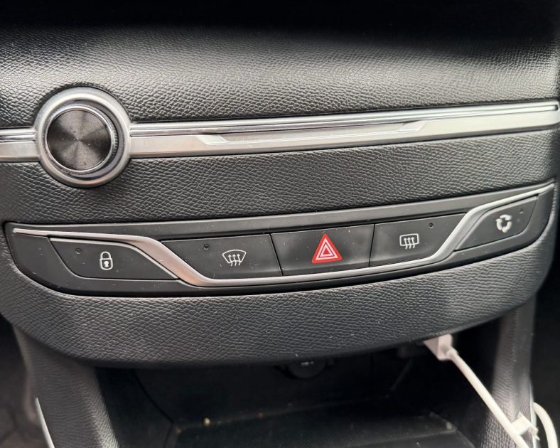 Peugeot 308 Allure - 131ch – DISTRIBUTION NEUVE - ATTELAGE - Garantie Constructeur - Très bon état