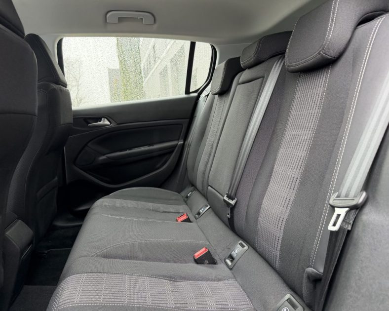 Peugeot 308 Allure - 131ch – DISTRIBUTION NEUVE - ATTELAGE - Garantie Constructeur - Très bon état
