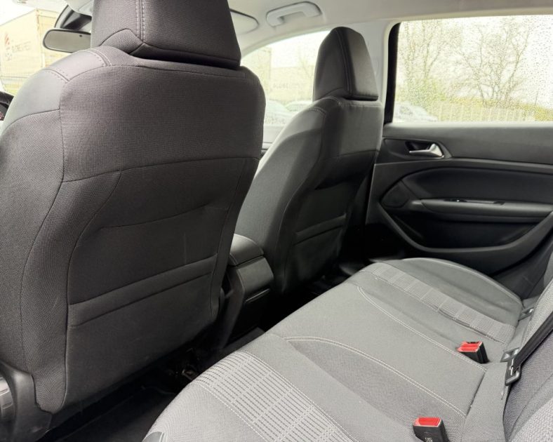Peugeot 308 Allure - 131ch – DISTRIBUTION NEUVE - ATTELAGE - Garantie Constructeur - Très bon état