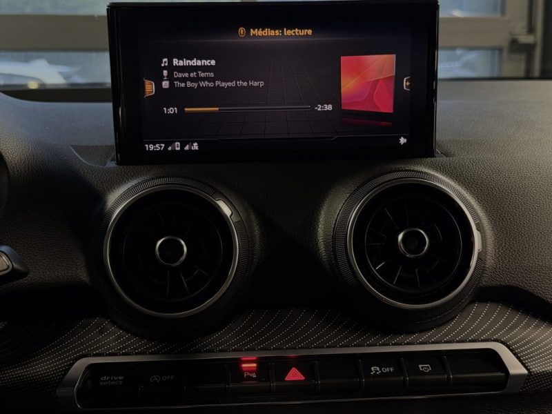 AUDI Q2 DESIGN LUXE 1.4 TFSI 150 VIRTUAL COCKPIT TOIT OUVRANT INTERIEUR CUIR BOITE AUTO Garantie 1an