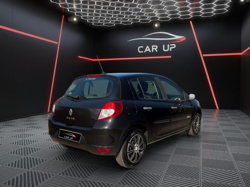 RENAULT CLIO III 1.2 i 75 cv Finition Ovalie / GPS