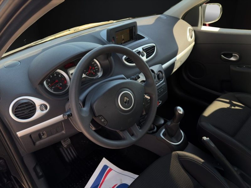 RENAULT CLIO III 1.2 i 75 cv Finition Ovalie / GPS