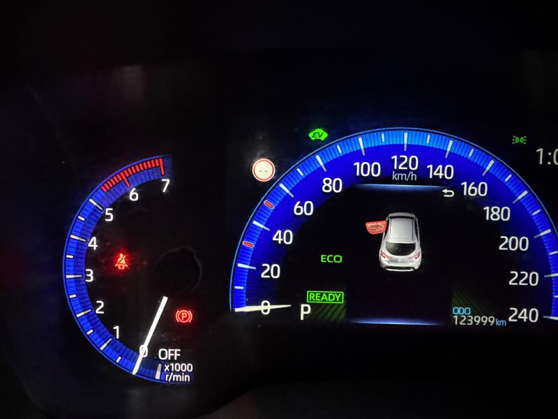 TOYOTA COROLLA BERLINE 122cv DESIGN/1 ERE MAIN/TVA RECUPERABLE