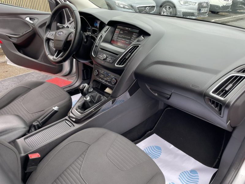 FORD FOCUS 1.6 L  TDCI 115CV  TITANIUM GARANTIE 3/12 MOIS 2016