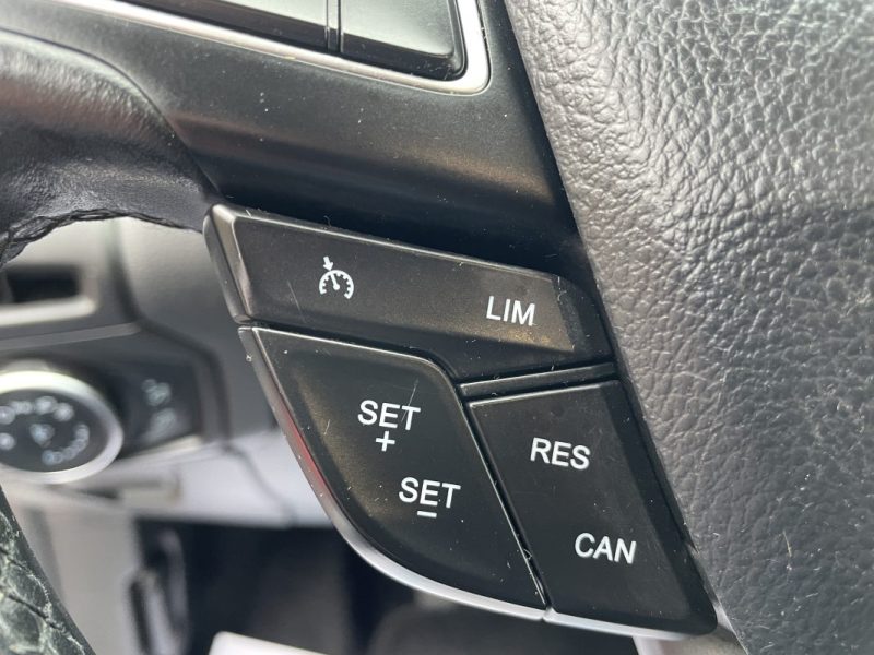 FORD FOCUS 1.6 L  TDCI 115CV  TITANIUM GARANTIE 3/12 MOIS 2016