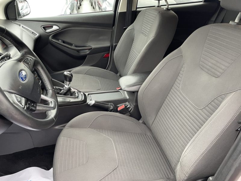 FORD FOCUS 1.6 L  TDCI 115CV  TITANIUM GARANTIE 3/12 MOIS 2016