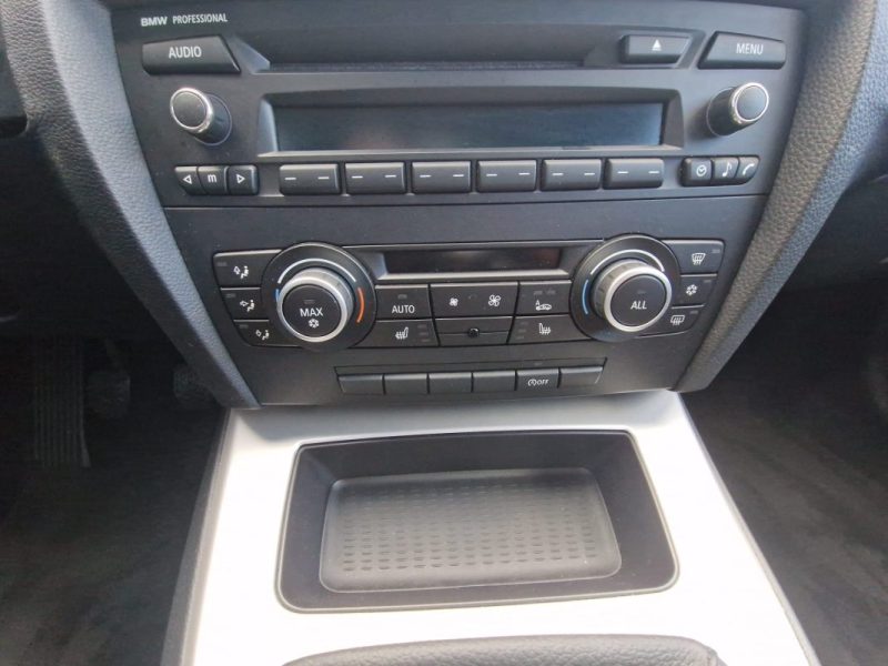 BMW 318 i 2.0L 143 CV - Faible kilométrage - ( PREMIERE MAIN )