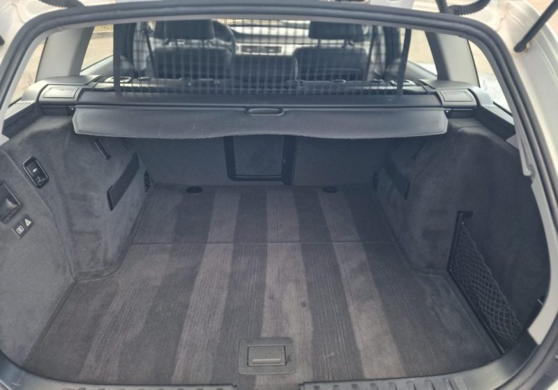 BMW 318 i 2.0L 143 CV - Faible kilométrage - ( PREMIERE MAIN )