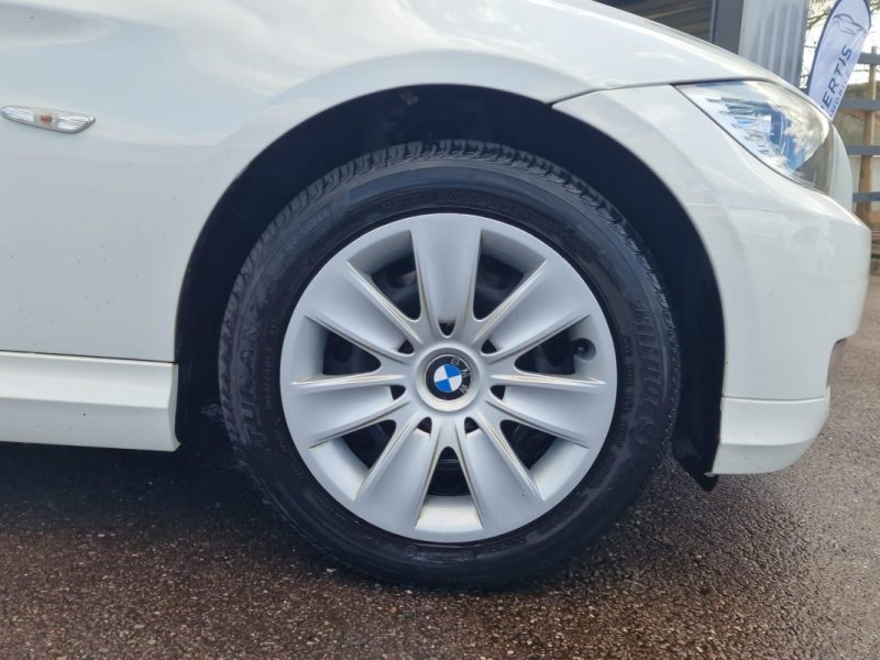 BMW 318 i 2.0L 143 CV - Faible kilométrage - ( PREMIERE MAIN )