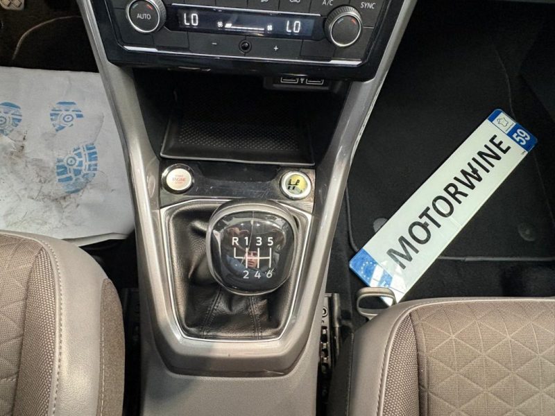 🔹 Volkswagen T-Cross 1.0 TSI 116 Ch R-Line🚗 Virtual cockpit📱 Apple Car Play 🛡️ Garantie 6 mois
