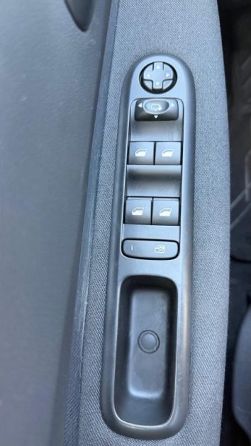 PEUGEOT 5008 1.6 HDI 120CV S&S STYLE EAT6 