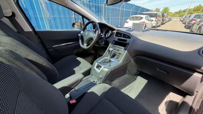 PEUGEOT 5008 1.6 HDI 120CV S&S STYLE EAT6 