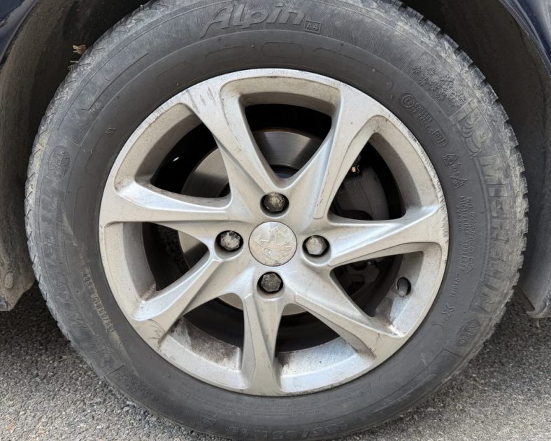 Peugeot 208 - 1.2 VTI 82 active - FAIBLE KILOMETRAGE