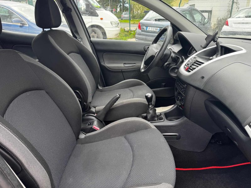 PEUGEOT 206+ 1.4 75 CH 2011