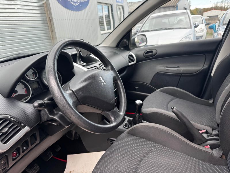 PEUGEOT 206+ 1.4 75 CH 2011