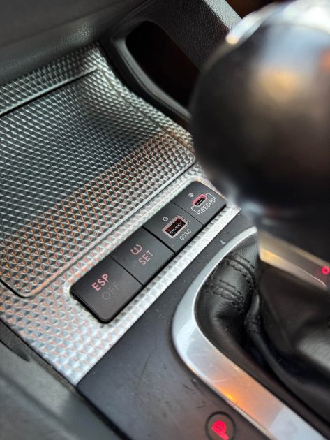 VOLKSWAGEN GOLF R32 3.2 V6 250 4MOTION DSG/SIEGES RECARO/CARPLAY/12 MOI GARANTIE 