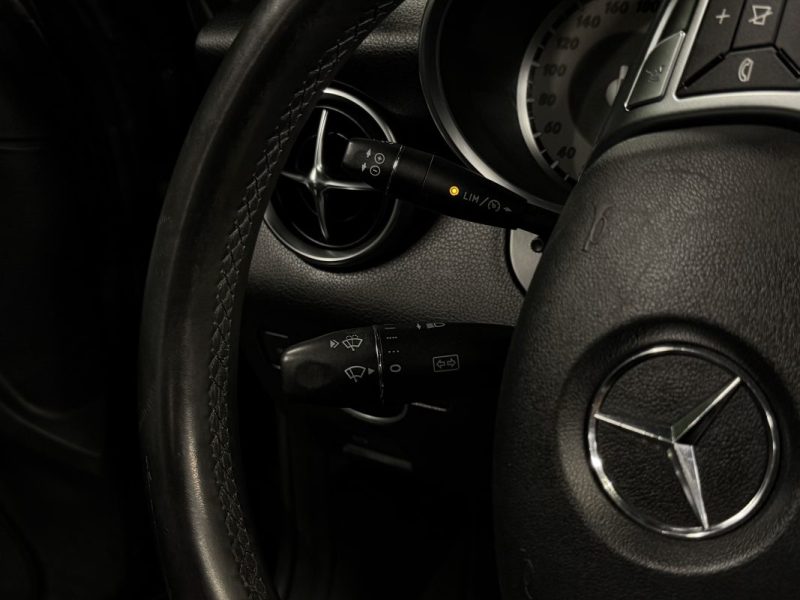 MERCEDES SLK III CABRIOLET 200 1.8 i BlueEFFICIENCY 184 cv 33 600 Kms INTERIEUR CUIR GPS Garantie1an