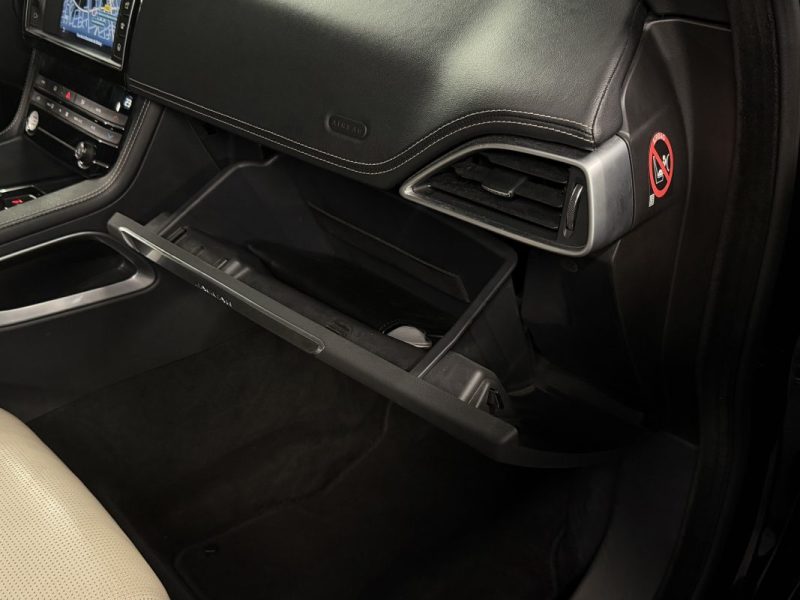 JAGUAR F-PACE 4x4 2.0 180 Cv BOITE AUTO INTERIEUR CUIR TOIT OUVRANT GRAND GPS - GARANTIE 1 AN