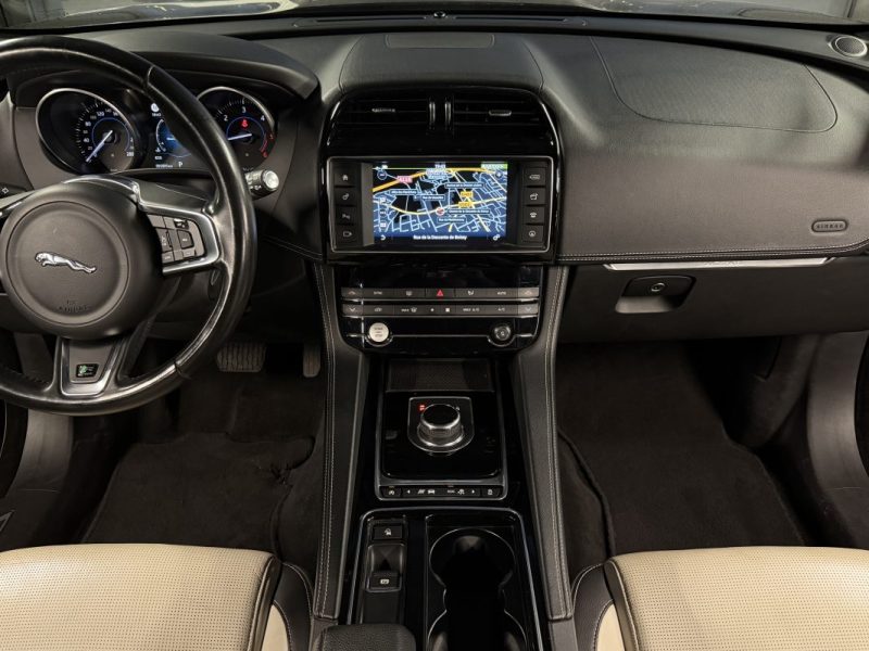 JAGUAR F-PACE 4x4 2.0 180 Cv BOITE AUTO INTERIEUR CUIR TOIT OUVRANT GRAND GPS - GARANTIE 1 AN