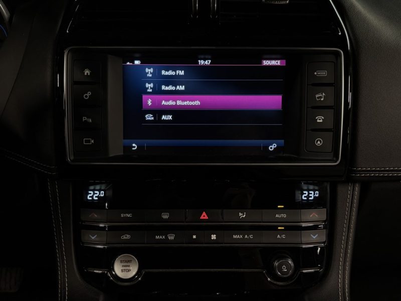 JAGUAR F-PACE 4x4 2.0 180 Cv BOITE AUTO INTERIEUR CUIR TOIT OUVRANT GRAND GPS - GARANTIE 1 AN