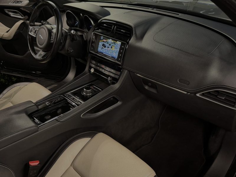JAGUAR F-PACE 4x4 2.0 180 Cv BOITE AUTO INTERIEUR CUIR TOIT OUVRANT GRAND GPS - GARANTIE 1 AN