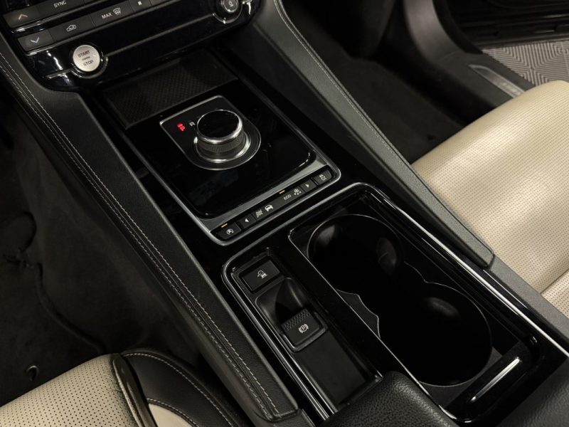 JAGUAR F-PACE 4x4 2.0 180 Cv BOITE AUTO INTERIEUR CUIR TOIT OUVRANT GRAND GPS - GARANTIE 1 AN