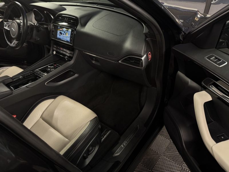 JAGUAR F-PACE 4x4 2.0 180 Cv BOITE AUTO INTERIEUR CUIR TOIT OUVRANT GRAND GPS - GARANTIE 1 AN