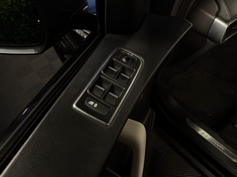 JAGUAR F-PACE 4x4 2.0 180 Cv BOITE AUTO INTERIEUR CUIR TOIT OUVRANT GRAND GPS - GARANTIE 1 AN