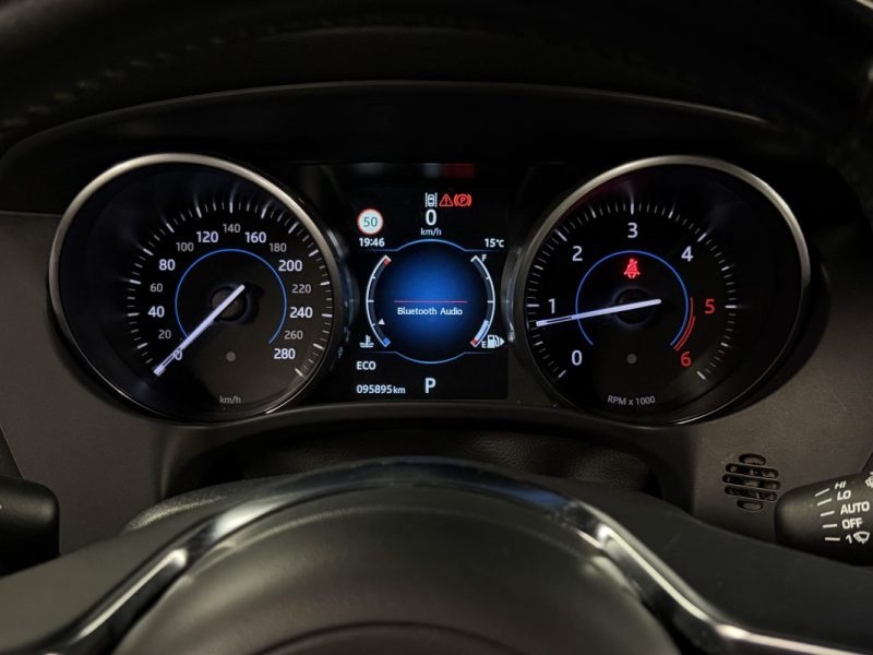 JAGUAR F-PACE 4x4 2.0 180 Cv BOITE AUTO INTERIEUR CUIR TOIT OUVRANT GRAND GPS - GARANTIE 1 AN