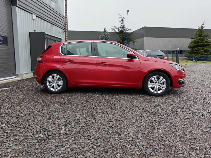 PEUGEOT 308 II 1.6 HDI 115 cv (modèle sans AD Blue) ALLURE BVM6 / Distribution Neuve + entretien OK 